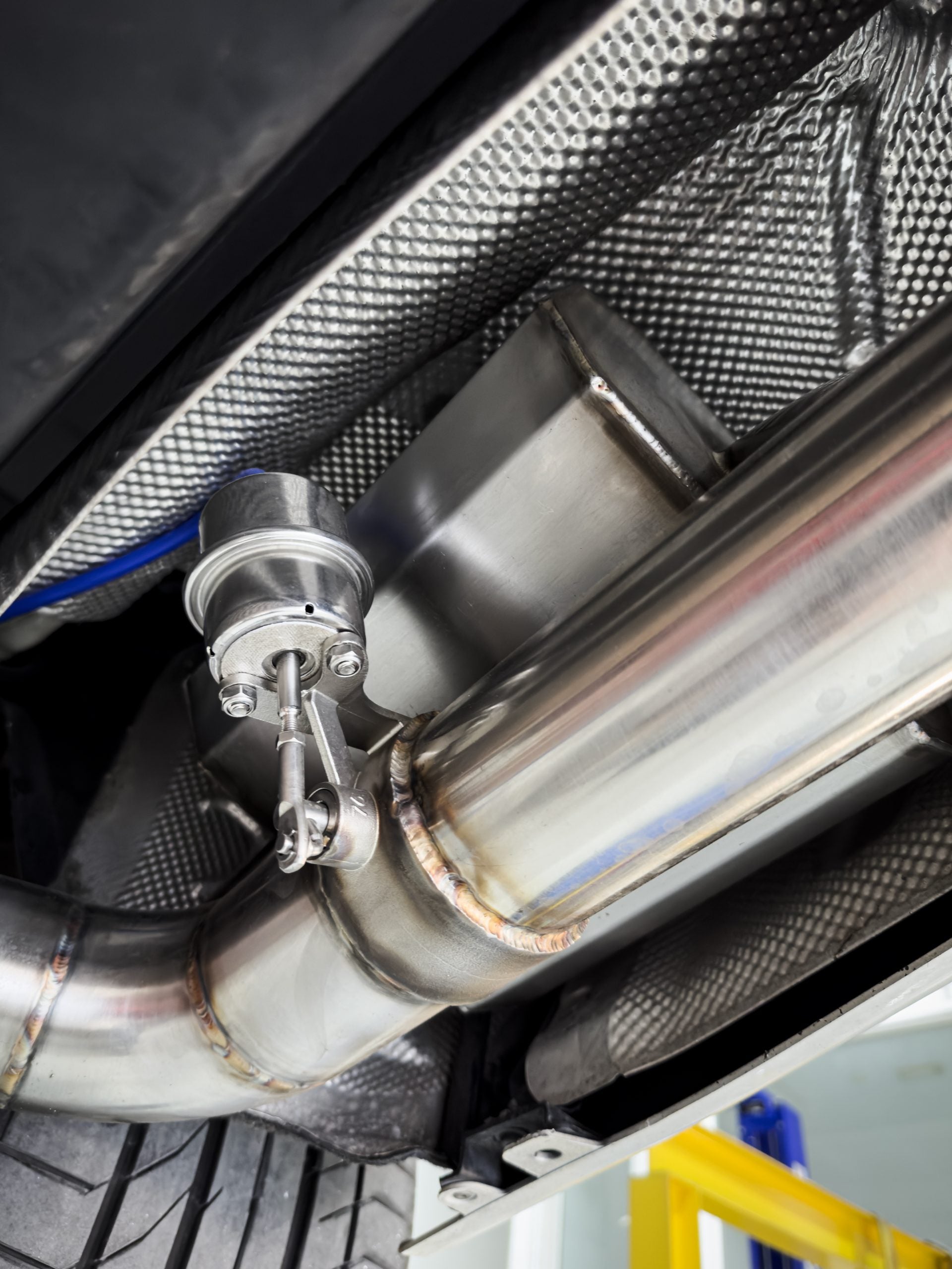 Mercedes-CLS63-AMG-Exhaust-installed5